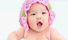 小孩吃奶视频,母爱如歌，温情满满